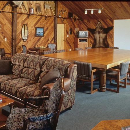 Inconnu Lodge Mcevoy Lake Exterior photo