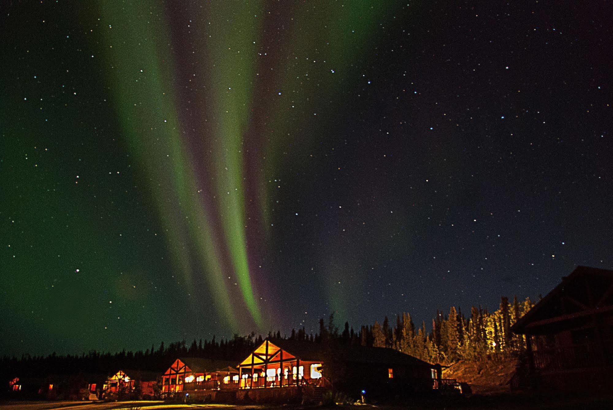 Inconnu Lodge Mcevoy Lake Exterior photo