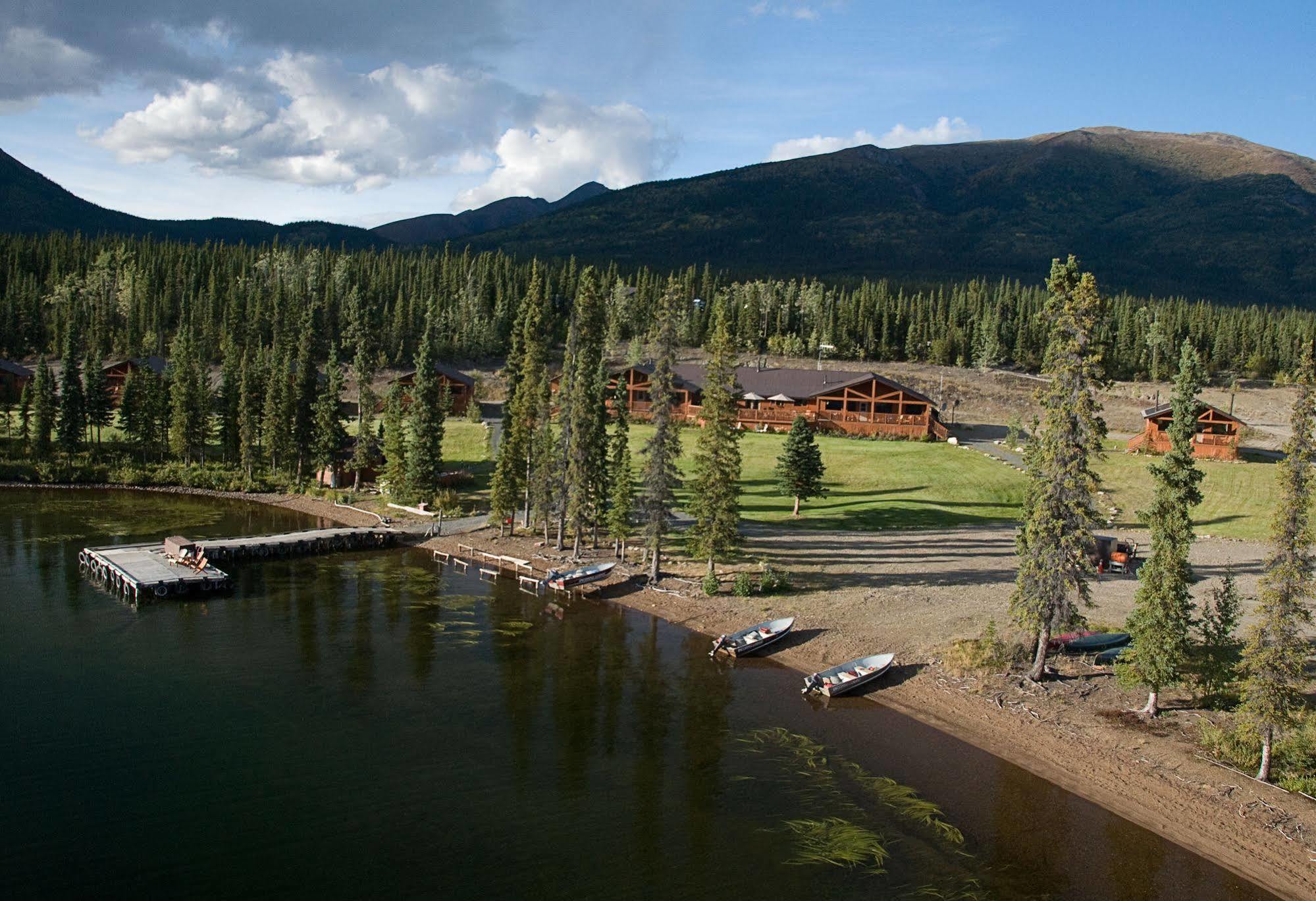Inconnu Lodge Mcevoy Lake Exterior photo