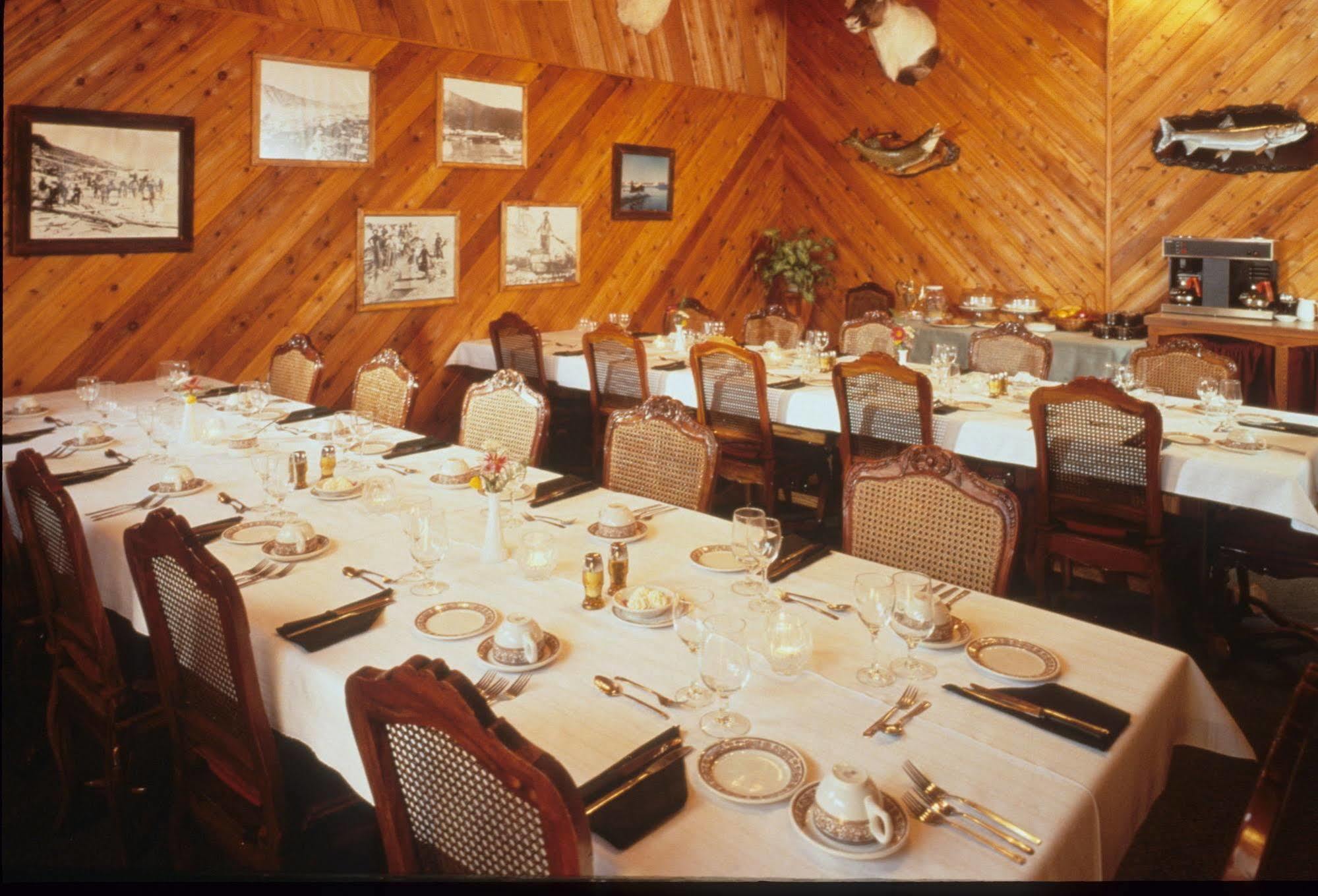 Inconnu Lodge Mcevoy Lake Exterior photo