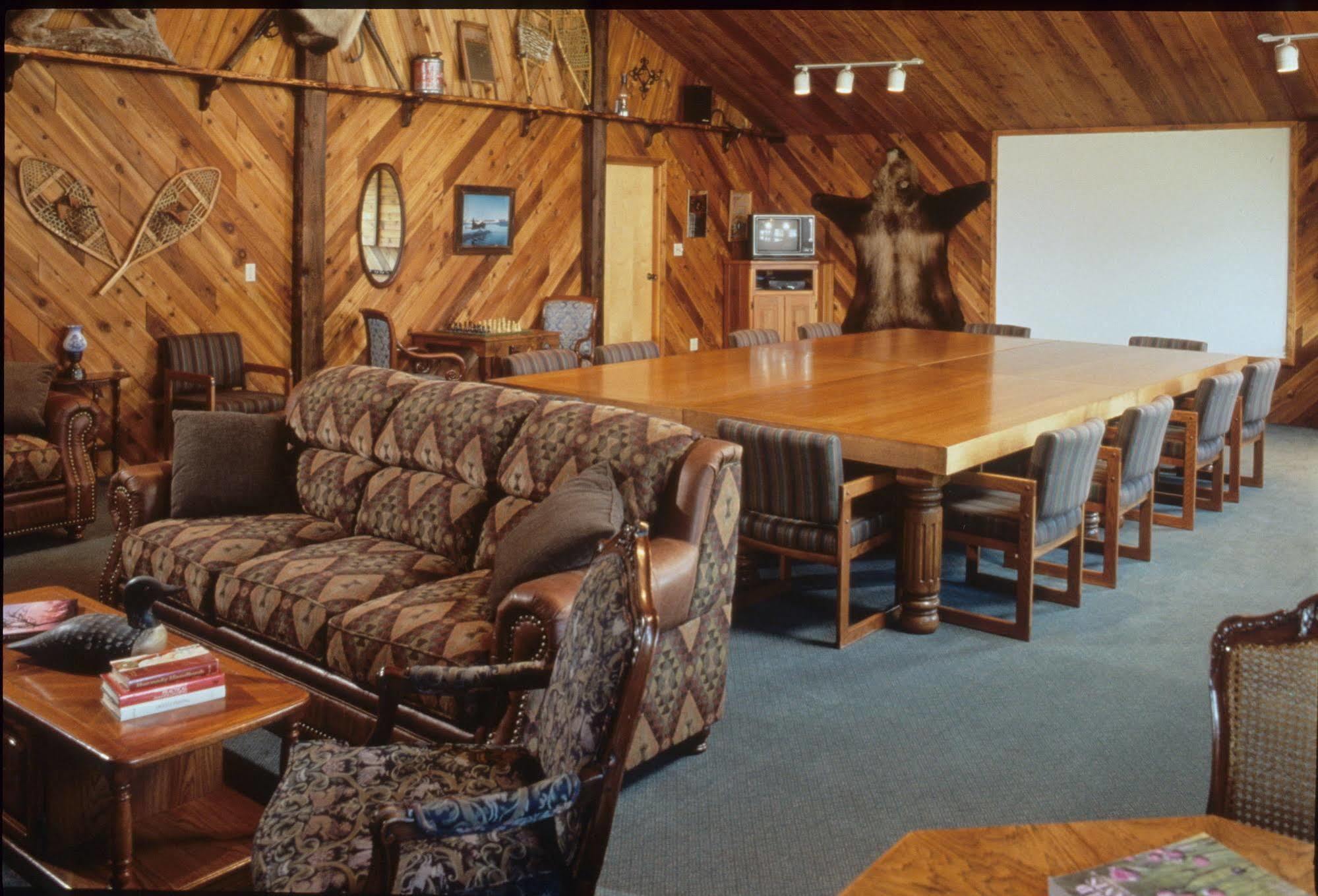 Inconnu Lodge Mcevoy Lake Exterior photo