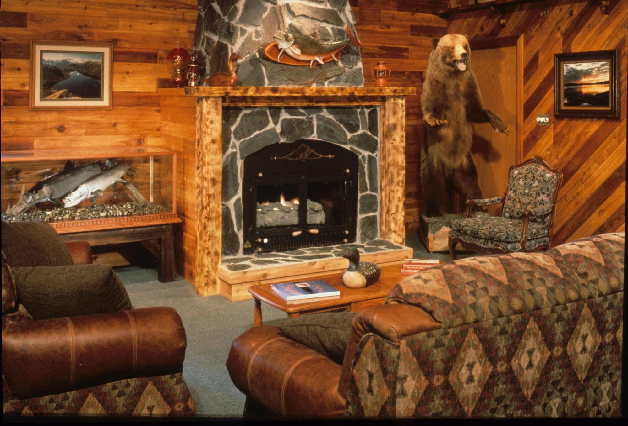 Inconnu Lodge Mcevoy Lake Exterior photo